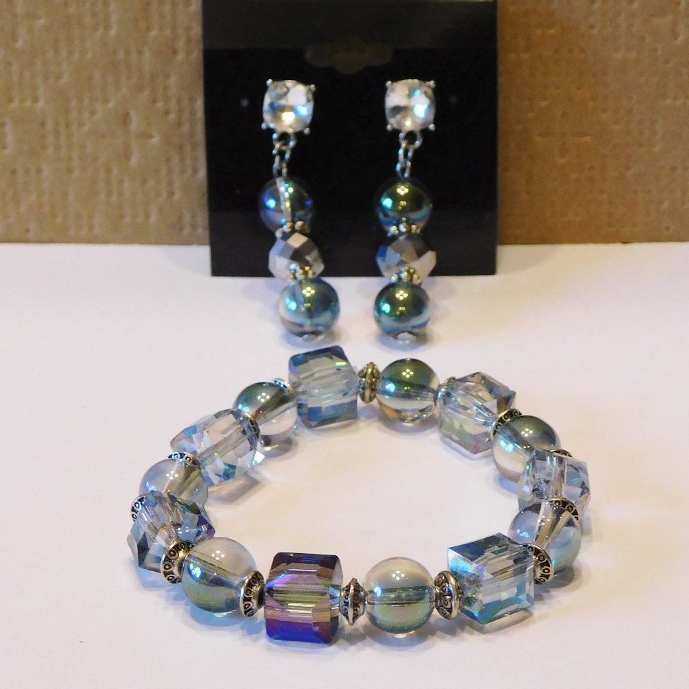 Handmade Pale Gray Iridescent Glass Beaded Stretch Bracelet & Earrings -…